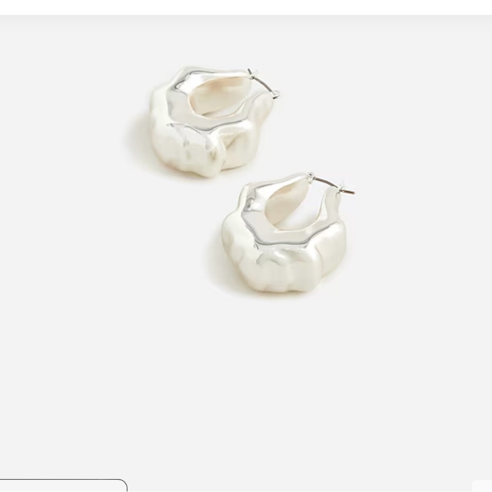 Lightweight sculpted hoop earrings - Picture 4 of 6